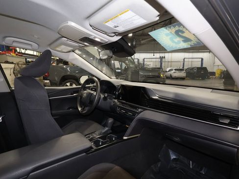 Used 2025 Toyota Camry LE image 27