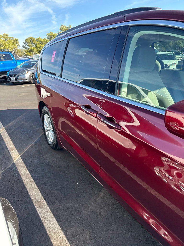 Used 2019 Chrysler Pacifica Touring Plus w/ Advanced Safetytec Group FWD image 5
