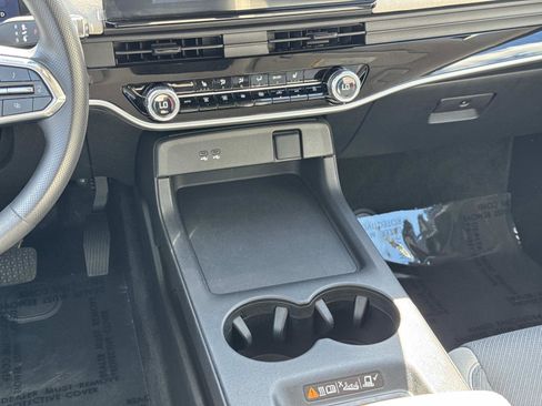 Used 2025 Honda Prologue EX image 11