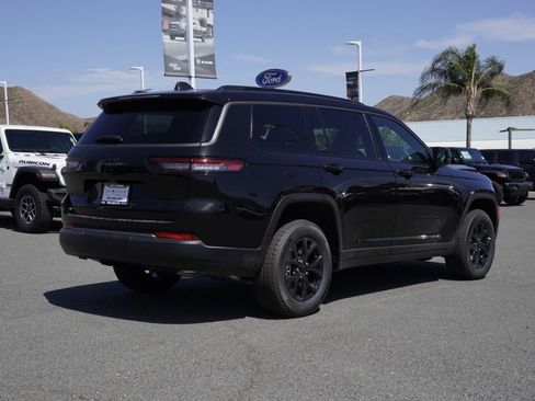 New 2026 Jeep Grand Cherokee L 2WD image 4