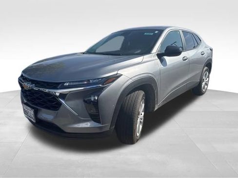 Certified 2024 Chevrolet Trax LS w/ Driver Confidence Package FWD image 1