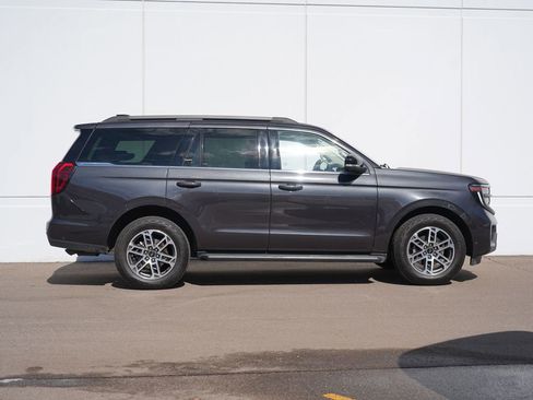 Used 2025 Ford Expedition Active image 2