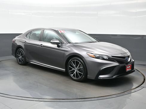 Used 2023 Toyota Camry SE FWD image 8