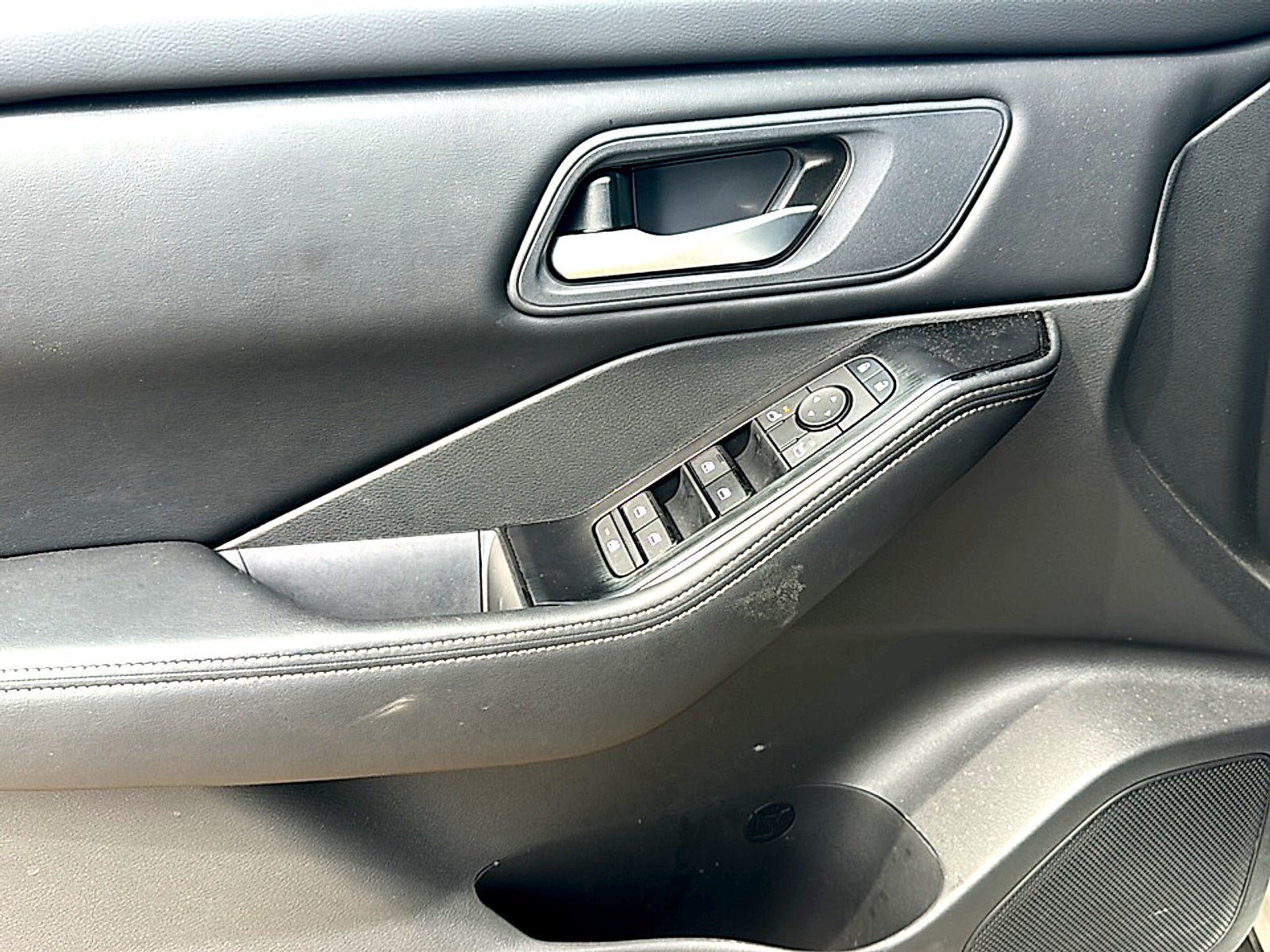 Certified 2026 Nissan Rogue SV FWD image 8