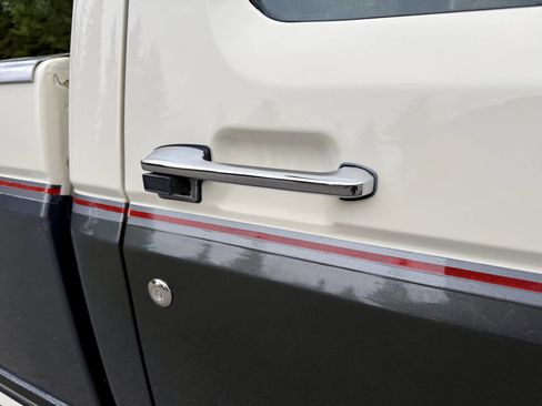 Used 1990 Ford F250 XL 2dr 4WD Standard Cab LB HD image 31