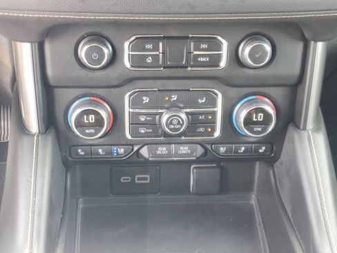 Used 2023 Chevrolet Suburban Premier RWD image 29