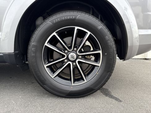 Used 2018 Dodge Journey SE w/ Popular Equipment Group image 3