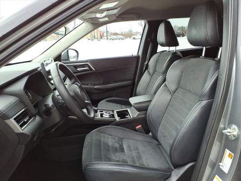 Used 2024 Mitsubishi Outlander SE image 12