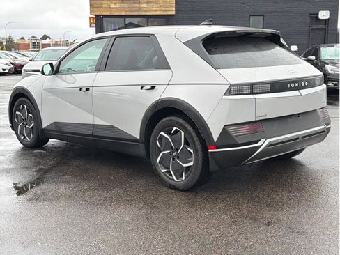 Used 2024 Hyundai Ioniq 5 SE image 2