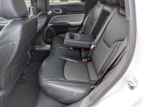 Used 2024 Jeep Compass Latitude AWD/4WD image 29