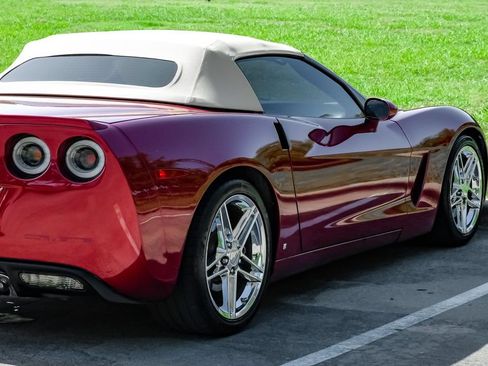 Used 2007 Chevrolet Corvette Convertible w/ Preferred Equipment Group RWD image 13
