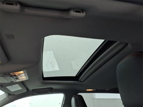 Used 2019 Toyota Highlander SE image 3