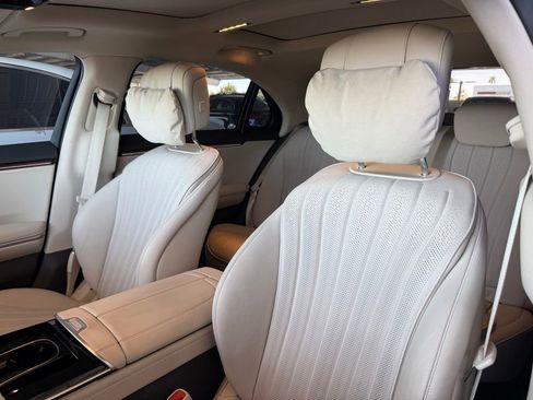 Used 2024 Mercedes-Benz S 580 4MATIC Sedan image 3