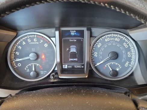 Certified 2022 Toyota Tacoma TRD Off-Road AWD/4WD image 27
