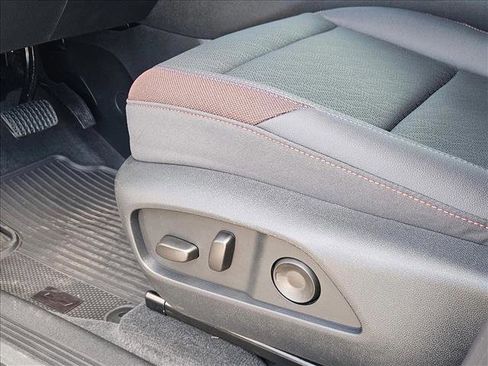 New 2026 Chevrolet Equinox RS w/ Convenience Package III FWD image 4