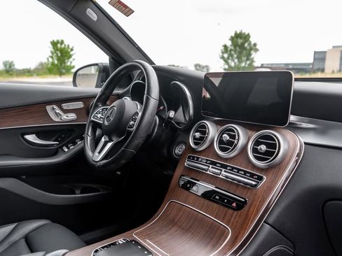 Used 2021 Mercedes-Benz GLC 300 4MATIC image 12