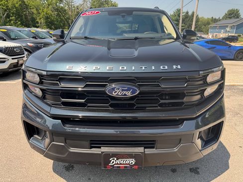 Used 2025 Ford Expedition Active AWD/4WD image 2