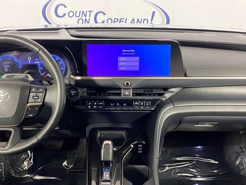 Used 2025 Toyota Crown Platinum image 13