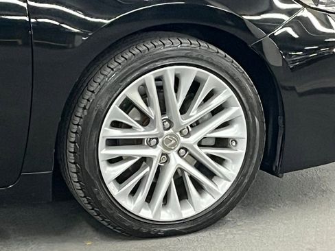 Used 2018 Lexus ES 350 w/ Luxury Package w/Wood Trim image 37