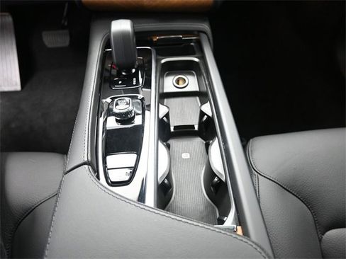 Used 2024 Volvo XC90 T8 Plus w/ Protection Package Premier image 13