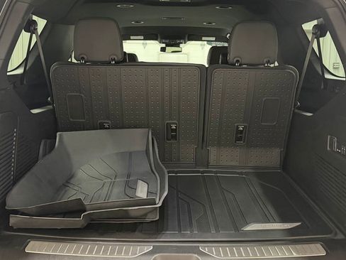 Used 2025 Chevrolet Suburban Premier AWD/4WD image 17