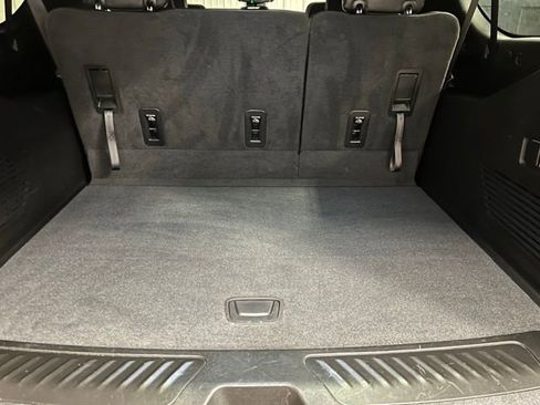 Used 2023 GMC Yukon XL SLT image 23