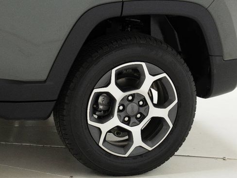 Used 2022 Jeep Compass Trailhawk w/ Trailhawk Convenience Group AWD/4WD image 27