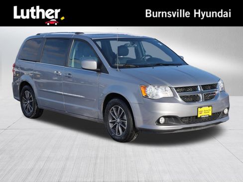 Used 2017 Dodge Grand Caravan SXT image 1