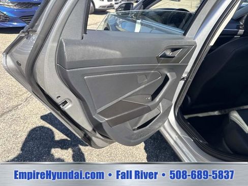 Used 2024 Volkswagen Jetta SE FWD image 16