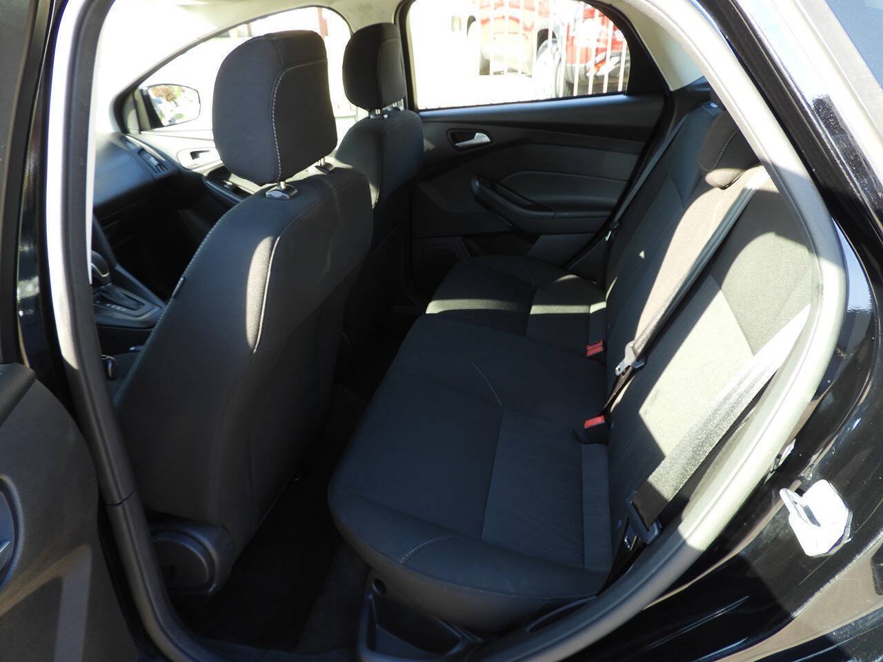 Used 2018 Ford Focus SE w/ Cold Weather Package FWD image 20