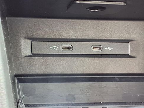 Certified 2025 Volkswagen Taos SE FWD image 20