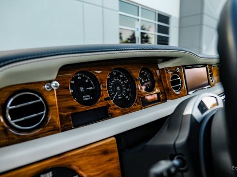 Used 2014 Rolls-Royce Phantom Sedan image 29