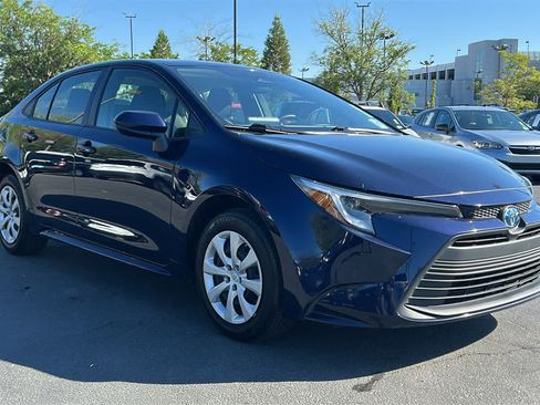 Used 2025 Toyota Corolla LE FWD image 3