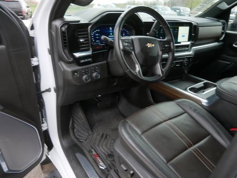 Used 2025 Chevrolet Silverado 3500 High Country w/ Technology Package image 22