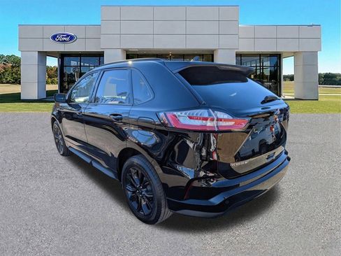 Certified 2022 Ford Edge SE w/ Black Appearance Package image 6