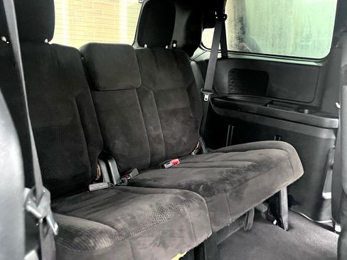 Used 2017 Dodge Grand Caravan SE image 21