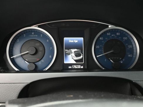 Used 2016 Toyota Camry LE image 16