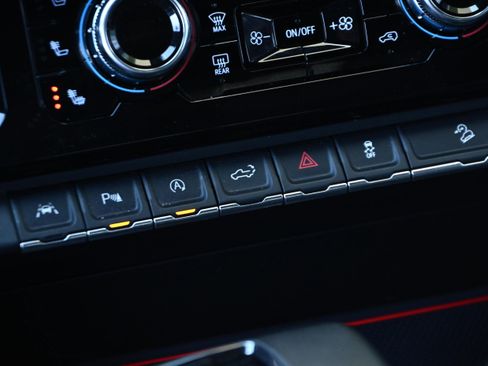 Used 2024 GMC Sierra 1500 AT4 w/ Technology Package image 20