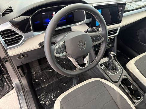 New 2026 Volkswagen Taos SE FWD image 4