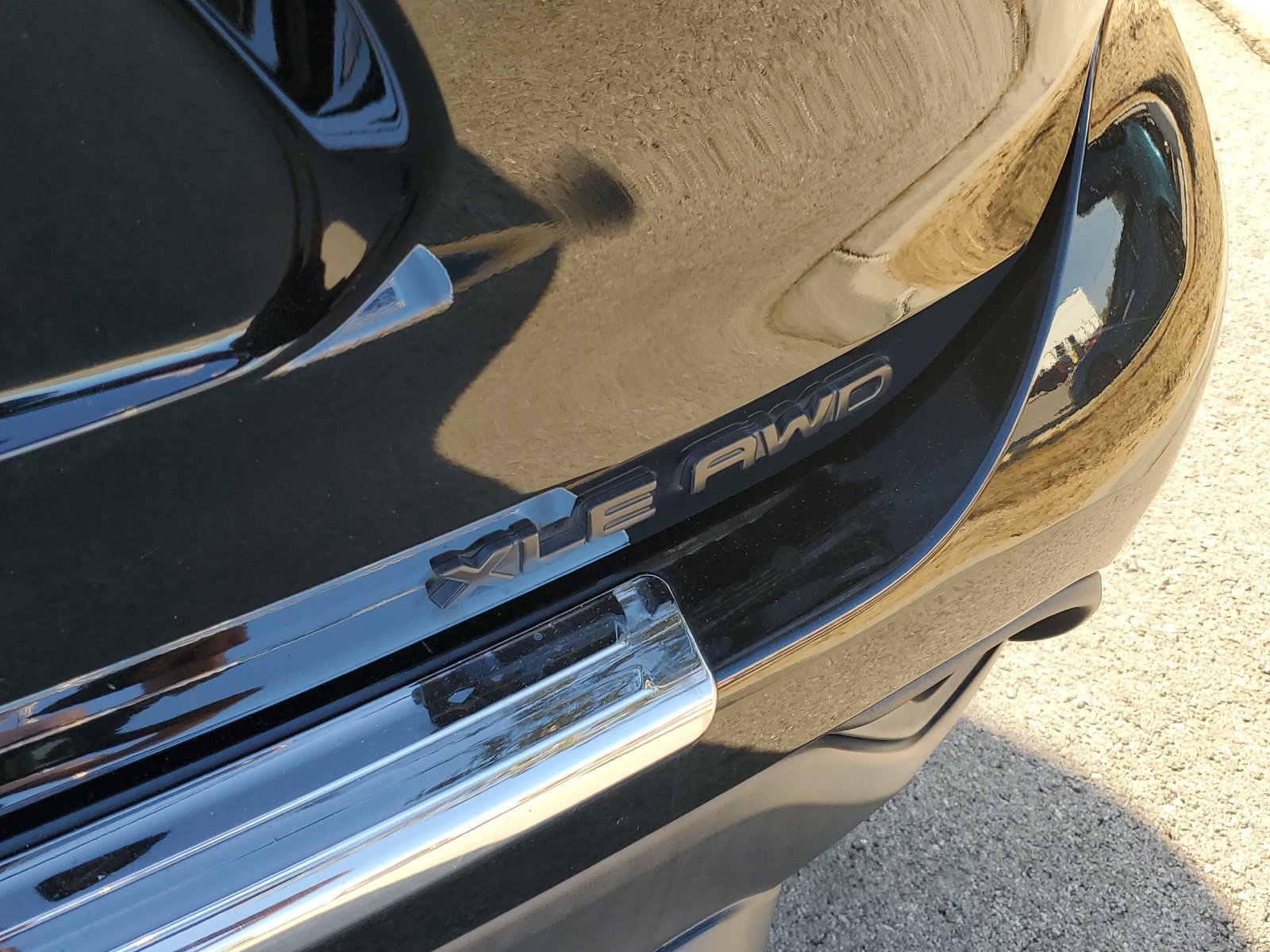 Used 2020 Toyota Highlander XLE AWD/4WD image 8