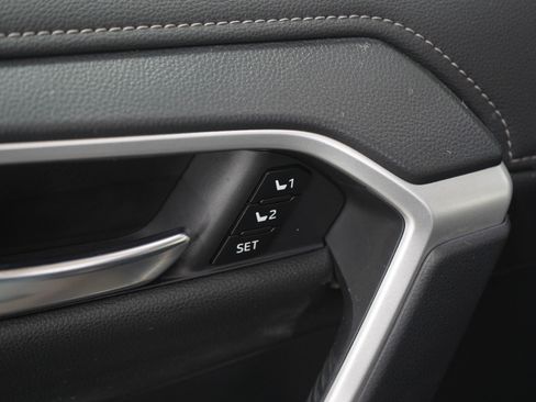 Used 2019 Toyota RAV4 Limited image 21