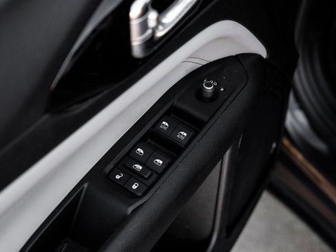 Used 2022 Jeep Compass Limited image 55