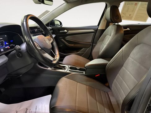 Used 2025 Volkswagen Jetta SE FWD image 15