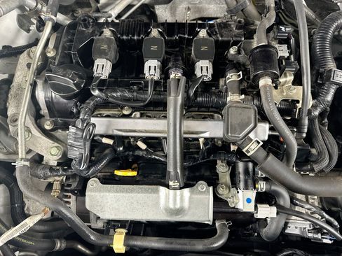 Used 2021 Nissan Kicks SR FWD image 26