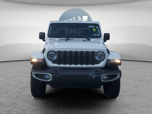 Used 2025 Jeep Gladiator Sport AWD/4WD image 9