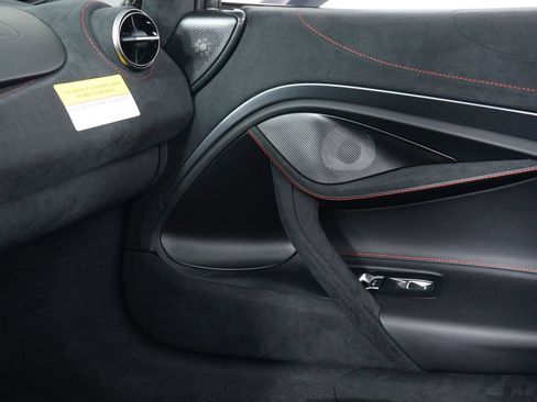 Used 2026 McLaren 750S Spider RWD image 23