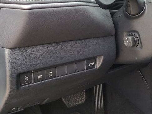 Used 2024 Toyota Venza Nightshade image 21