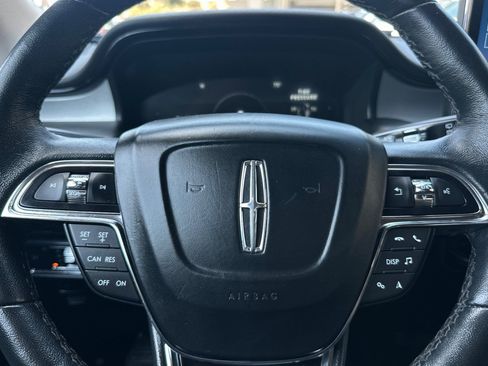 Certified 2023 Lincoln Nautilus FWD w/ Premium Package image 23