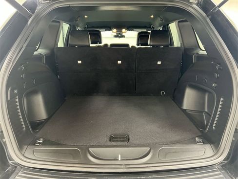 Used 2021 Jeep Grand Cherokee Laredo X image 24