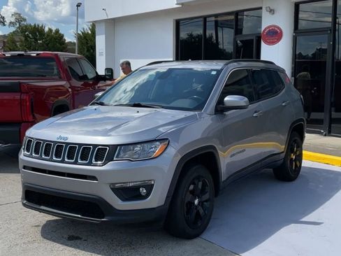 Used 2020 Jeep Compass Latitude image 1